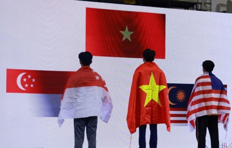 NGỠ NGÀNG: Giành huy chương, VĐV phải chào cờ qua màn hình LED