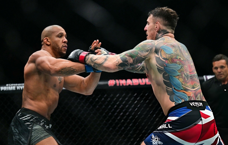 Tom Aspinall cảnh báo thẳng mặt Ciryl Gane