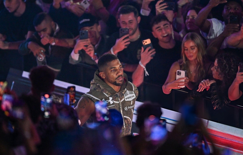 Anthony Joshua có động thái đầu tiên sau vụ TNGT khiến 2 cộng sự qua đời