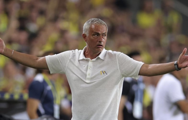 HLV Mourinho nổi cơn thịnh nội, chỉ trích VAR mắc sai lầm tai hại