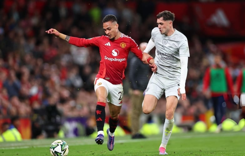 Antony mở tài khoản, MU đại thắng 7 bàn tại Carabao Cup