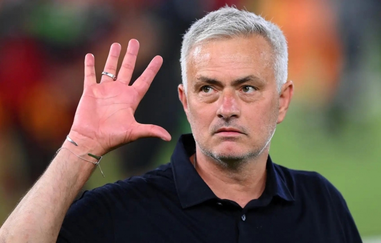 HLV Jose Mourinho sẵn sàng tái xuất Ngoại hạng Anh