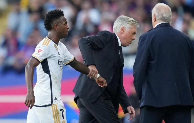 HLV Ancelotti chính thức lên tiếng sau khi Vinicius Jr hụt Quả bóng Vàng