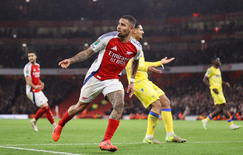 Jesus lập hat-trick, Arsenal nhọc nhằn tiến vào bán kết Carabao Cup