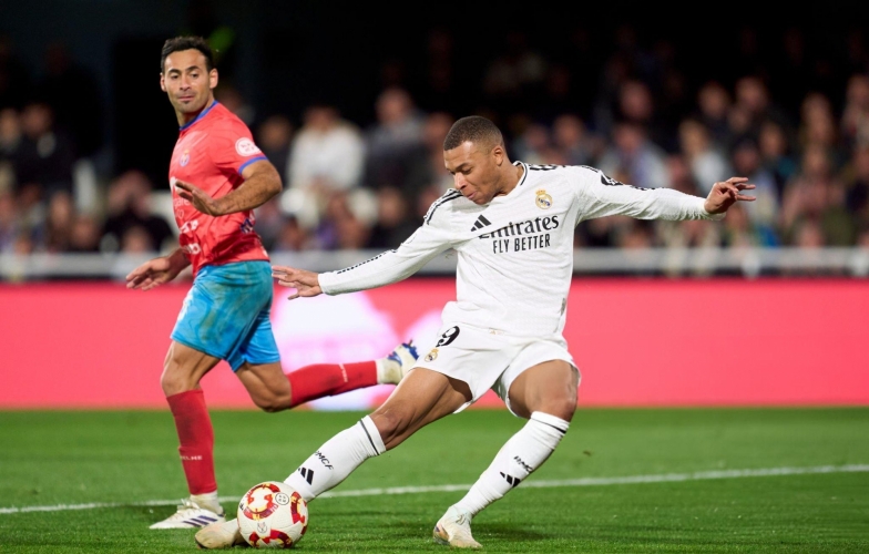 Real Madrid nghiền nát 'gã tí hon' Tây Ban Nha