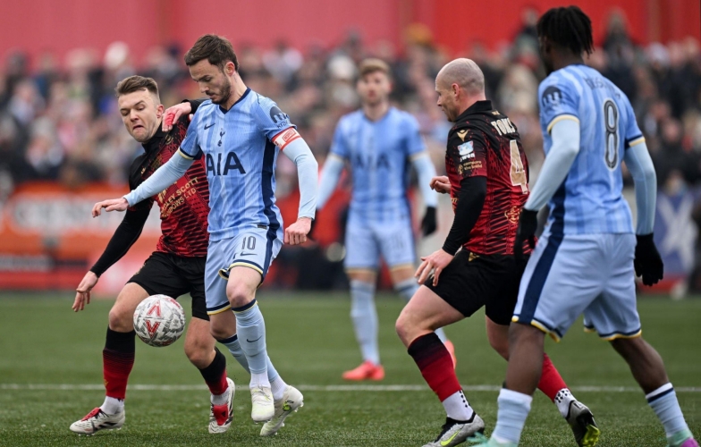 Tottenham thắng nhọc đội bóng hạng 5 tại FA Cup