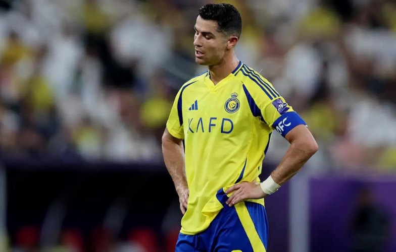 Ronaldo có động thái đầy cảm xúc khi Al Nassr bị loại cay đắng
