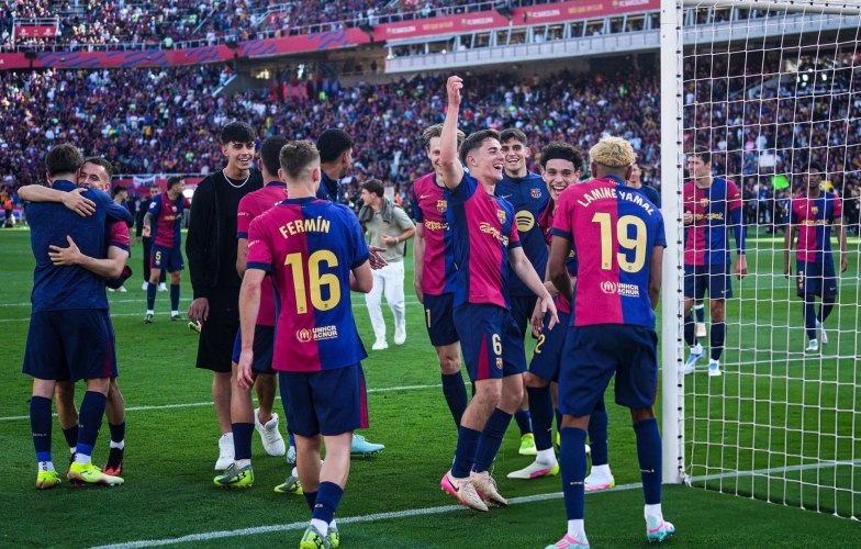 Cầu thủ Barca bật khóc sau chiến thắng nghẹt thở trước Real Madrid