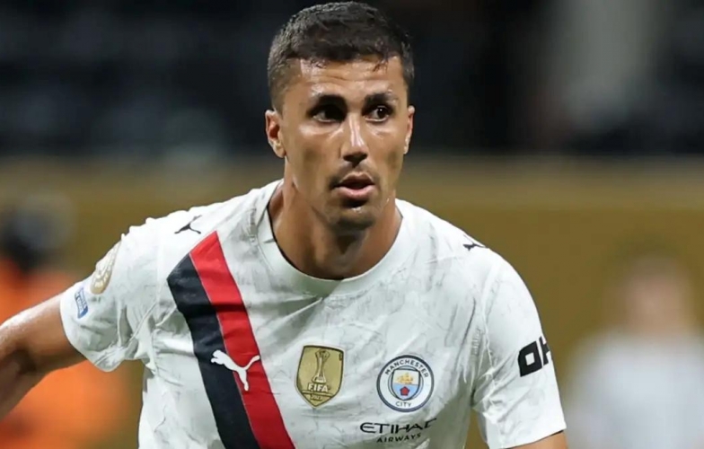 Thua sốc Al Hilal, Man City nhận thêm tin cực buồn từ Rodri
