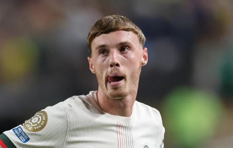 Cole Palmer nổi cáu với 1 cầu thủ Chelsea, mất kiểm soát ngay trên sân