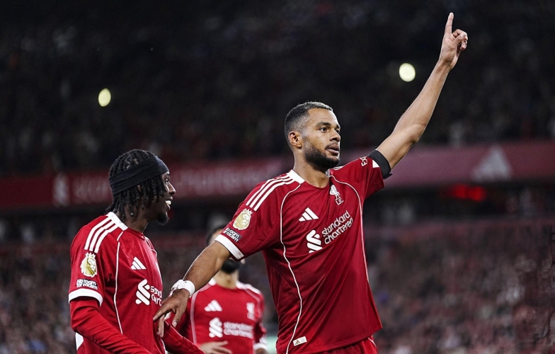 Liverpool thắng nghẹt thở trận mở màn Ngoại hạng Anh