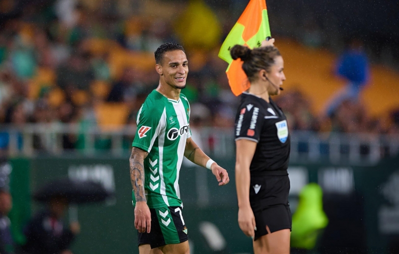 Aston Villa cùng Betis 'mở hội' tại Europa League