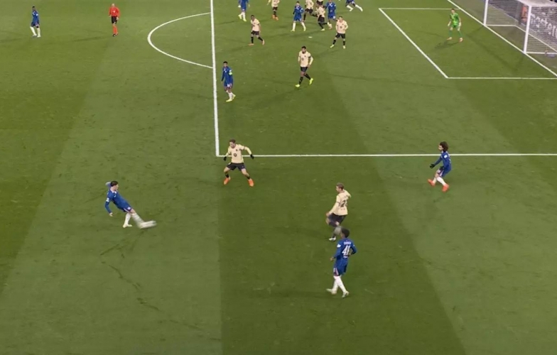 Barca bị trọng tài xử ép trong trận gặp Chelsea?