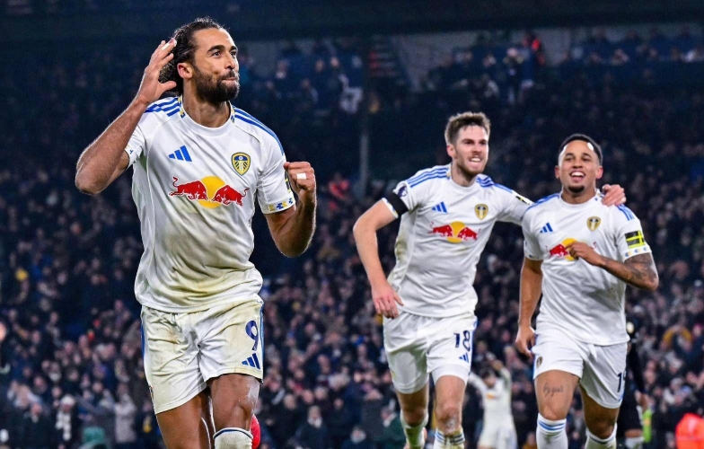 Chelsea gục ngã trước tiền đạo bị lãng quên ở Ngoại hạng Anh