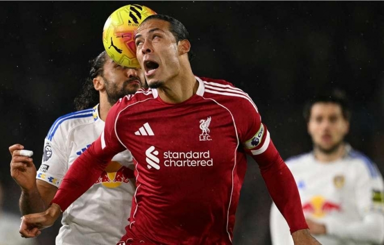 Liverpool đánh rơi chiến thắng trong ngày hàng thủ sụp đổ cuối trận