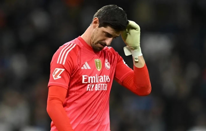 Thibaut Courtois bị trừng phạt sau vụ bê bối tại Real Madrid