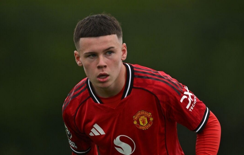 MU bất ngờ ra lệnh cấm bất với con trai Rooney