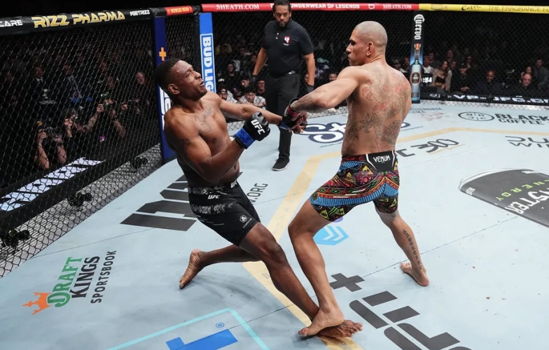 UFC 300: Kết thúc chóng vánh, Alex Pereira bảo vệ thành công đai vô địch UFC