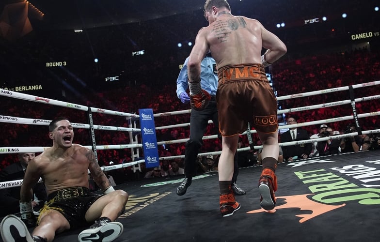 Canelo Alvarez bảo vệ thành công các đai vô địch hạng siêu trung trước tài năng Boxing trẻ