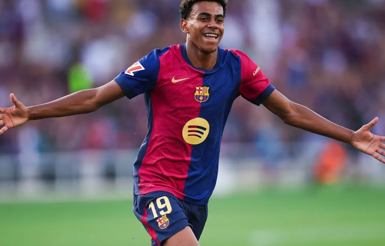 Nhắc tới Ronaldo và Messi, Flick cảnh báo Yamal