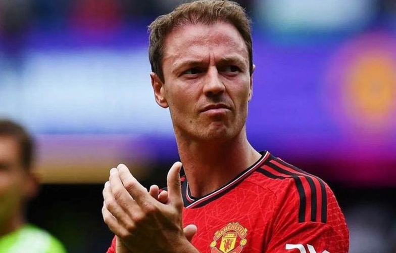 Jonny Evans được ủng hộ dẫn dắt MU thay Amorim