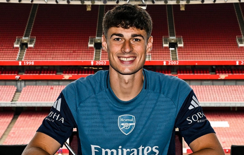Thủ môn đắt giá nhất thế giới đặt tham vọng lớn khi đầu quân cho Arsenal