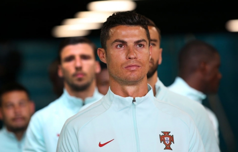 Bị thuyết phục, Ronaldo sẵn sàng đầu quân cho 'gã khổng lồ' châu Âu