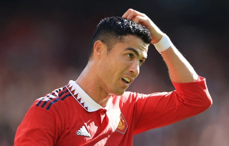 Hành xử thiếu chuyên nghiệp, Ronaldo khiến fan MU phẫn nộ