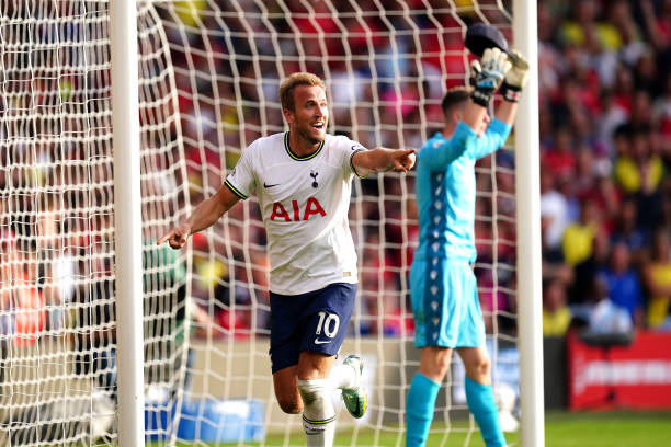 Kane rực sáng, Tottenham phả hơi nóng vào Man City và Arsenal