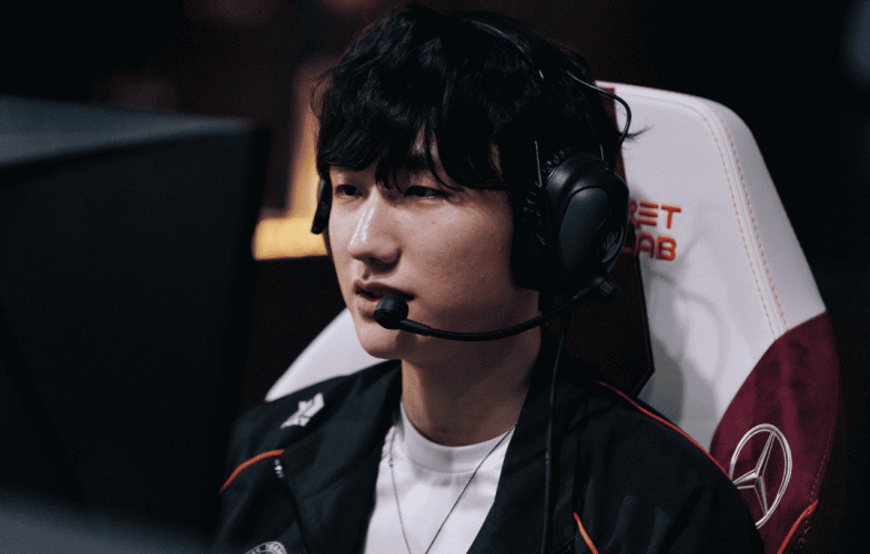 Một tuyển thủ Việt Nam bất ngờ bị Peanut cạch mặt