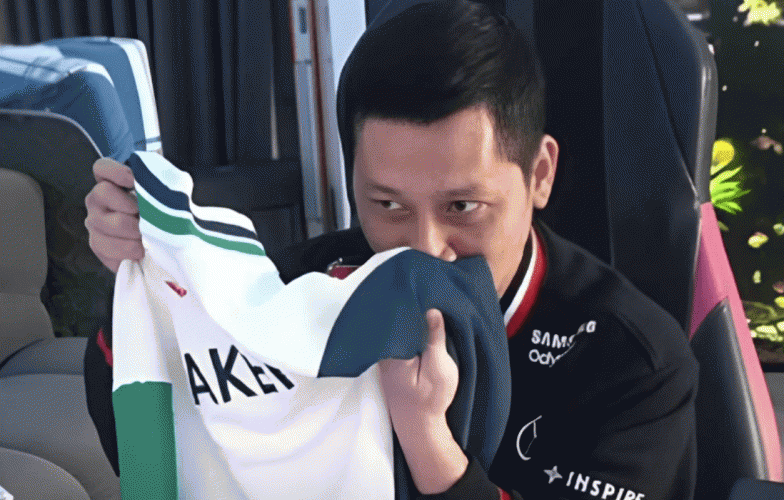 Thêm bằng chứng Thầy Giáo Ba đã nhận áo T1