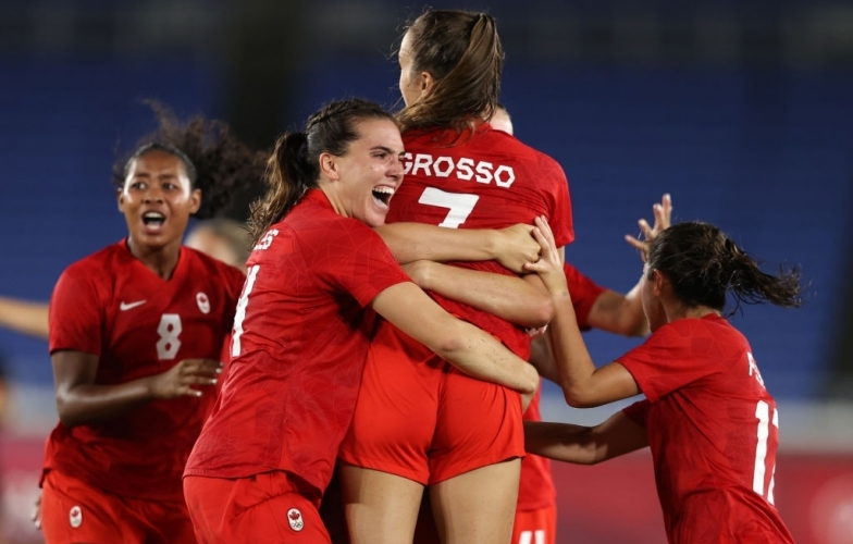 Thắng kịch tính ở màn 'đấu súng', Canada giành tấm HCV lịch sử bóng đá nữ Olympic