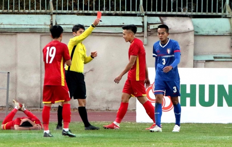 Cầu thủ Đài Loan bị đuổi khỏi sân vì 'đánh người' U23 Việt Nam