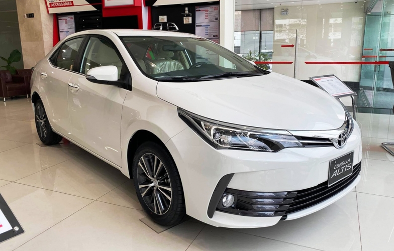 Sedan hạng C của Toyota giảm giá “sốc”, đe nẹt Cerato, Mazda 3