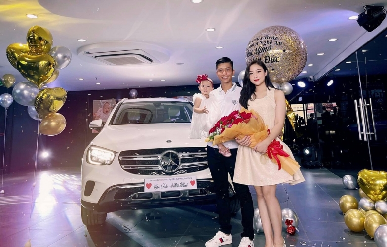 Phan Văn Đức tậu Mercedes-Benz GLC hơn 2 tỷ đồng tặng vợ