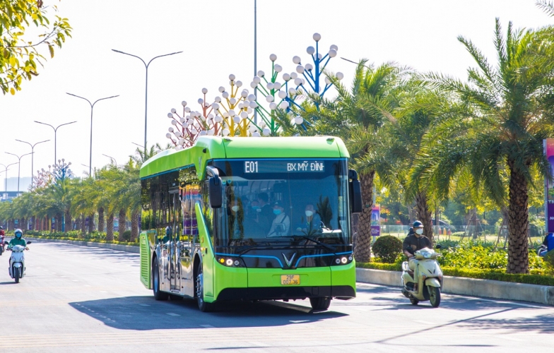 Xe buýt điện VinFast chính thức đi vào hoạt động: giá vé từ 7.000 đồng