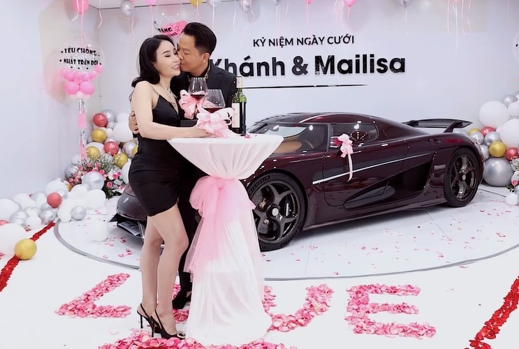 VIDEO: Hoàng Kim Khánh được vợ tặng siêu xe Koenigsegg Regera gần 200 tỷ