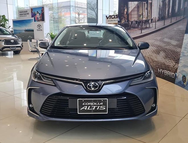 Giá 765 triệu đồng, Toyota Corolla Altis V 2022 có gì đấu Civic, Mazda 3?