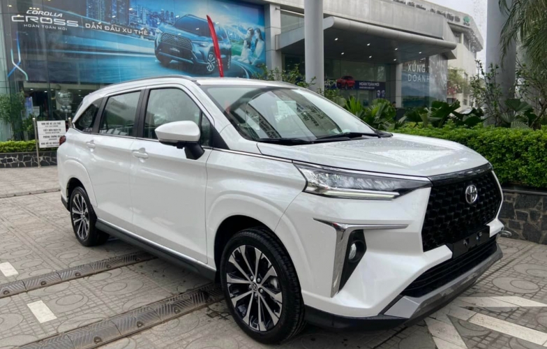 Chi tiết Toyota Veloz Cross đang được săn đón tại đại lý, giá từ 648 triệu đồng