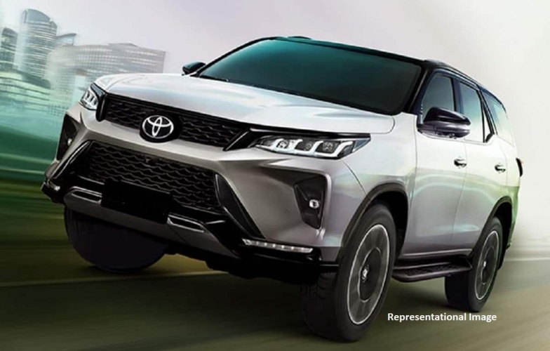 Toyota Fortuner 2023 sắp ra mắt gây ấn tượng với nền tảng và động cơ mới