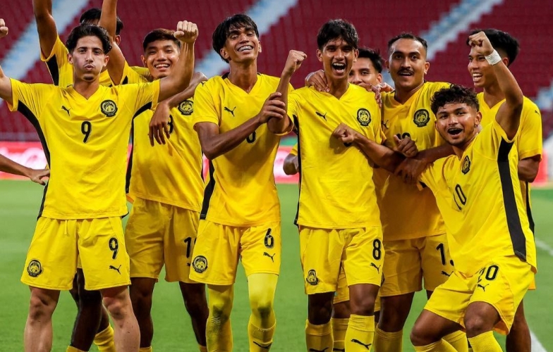 CĐV Malaysia bùng nổ khi 'vượt' Indonesia vào bán kết SEA Games 33