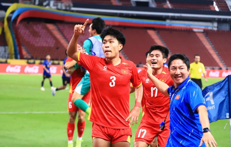 CĐV Philippines choáng váng trước màn ngược dòng của U22 Việt Nam