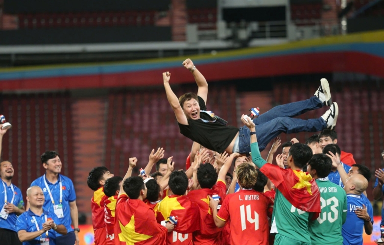 Bị dẫn 0-2, HLV Kim Sang Sik nói một câu khiến U22 Việt Nam bùng nổ