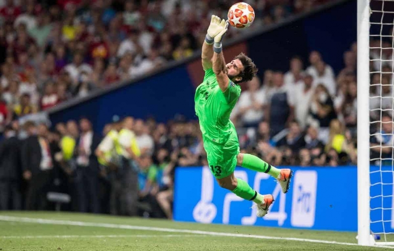 Xuất hiện người nhện 100 trận sạch lưới tại Ngoại hạng Anh