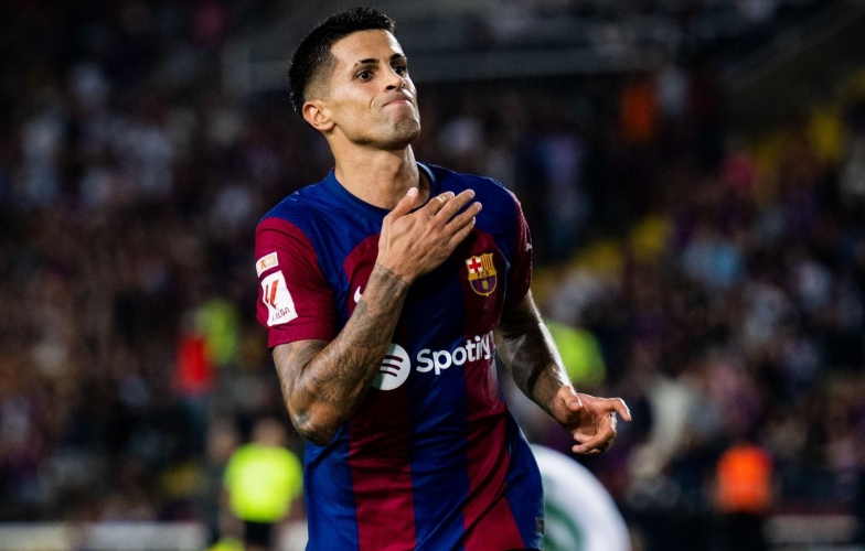 Khao khát trở lại, cựu sao Barca có hành động đặc biệt