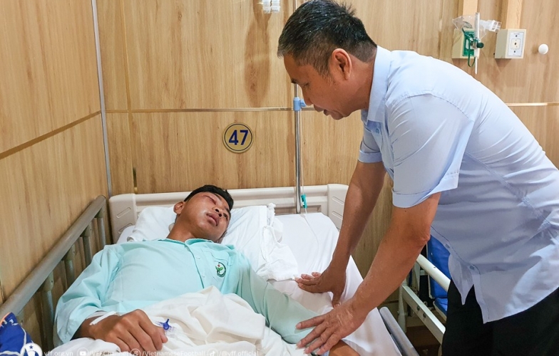 VFF thăm hỏi cầu thủ U17 Việt Nam bị gãy xương hàm