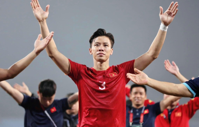 Trung vệ số 1 ĐT Việt Nam có bến đỗ mới, mức lót tay kỷ lục