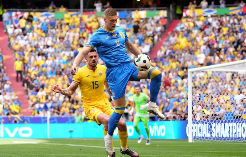 Trực tiếp Romania 2-0 Ukraine: Lại là một siêu phẩm!!