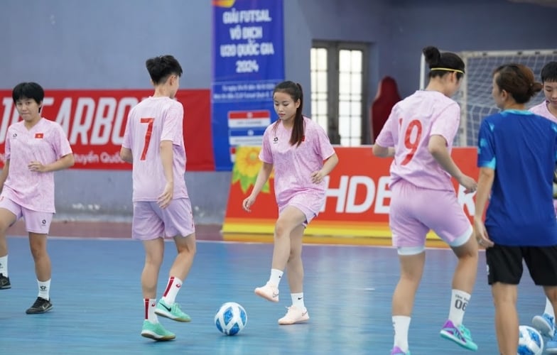 Video: ĐT futsal nữ Việt Nam bắt đầu tập luyện chuẩn bị cho trận đấu giao hữu tại Thái Lan