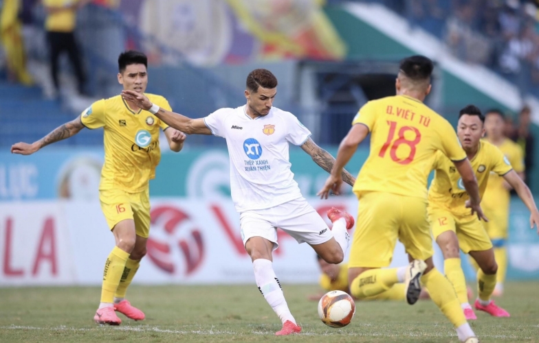 Trực tiếp Thanh Hóa 0-0 Nam Định: Đội chủ nhà lấn lướt